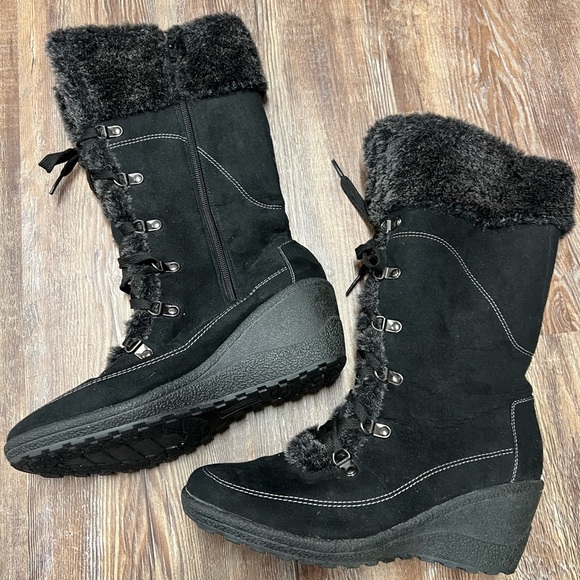 Black suede Y2K lace-up boots with faux fur trim and wedge heel - Picture 1 of 7